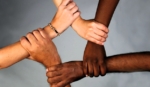 “#EsRacismo”, campaña instalada en la CDMX con el objetivo de visibilizar el racismo y la discriminación en la vida cotidiana