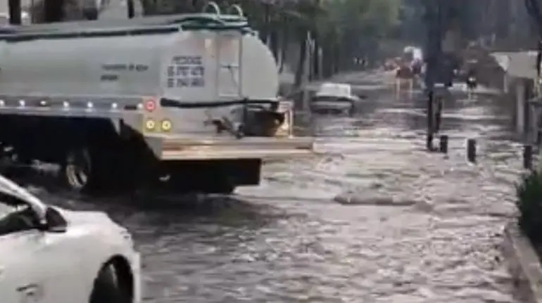 Calles en Coyoacán y Tlalpan quedan bajo el agua tras lluvias Calles en Coyoacán y Tlalpan quedan bajo el agua tras lluvias