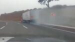 Trailero evita tragedia en la autopista México-Puebla