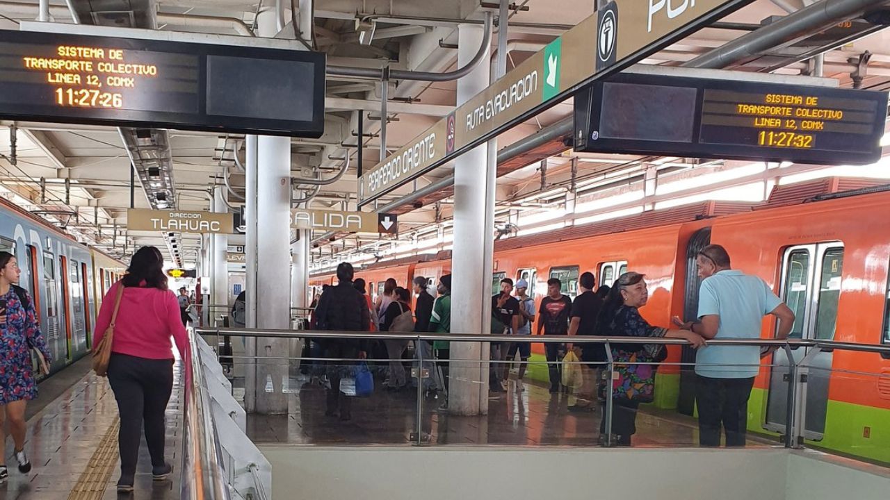 Usuario se arroja a vías del Metro en Periférico Oriente, Línea 12 Usuario se arroja a vías del Metro en Periférico Oriente, Línea 12