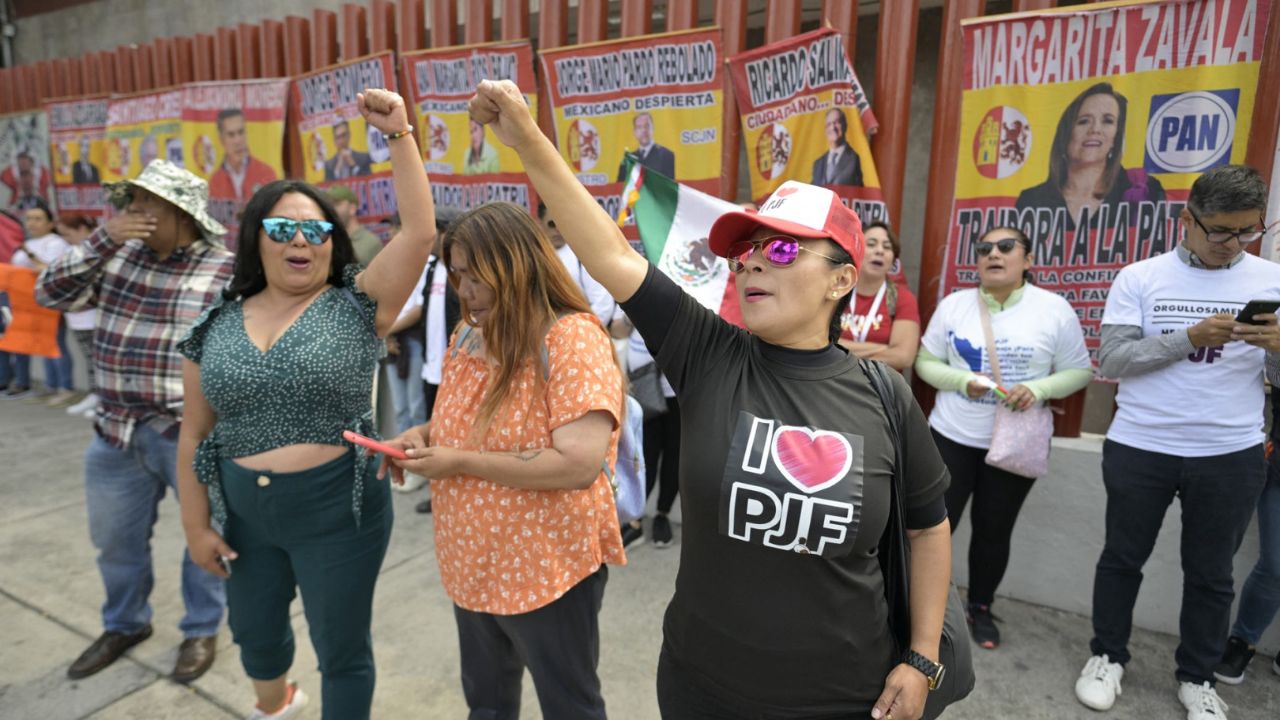 Diputados cancelan sesión este martes por manifestaciones en San Lázaro Diputados cancelan sesión este martes por manifestaciones en San Lázaro
