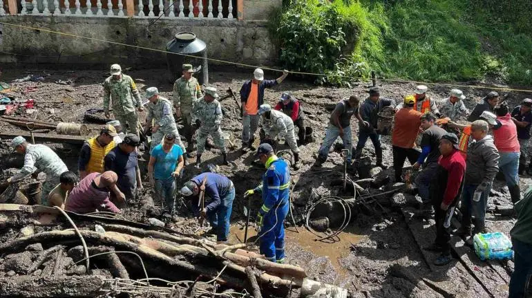 Aumenta a nueve la cifra de muertos tras deslave de cerro en Jilotzingo Aumenta a nueve la cifra de muertos tras deslave de cerro en Jilotzingo