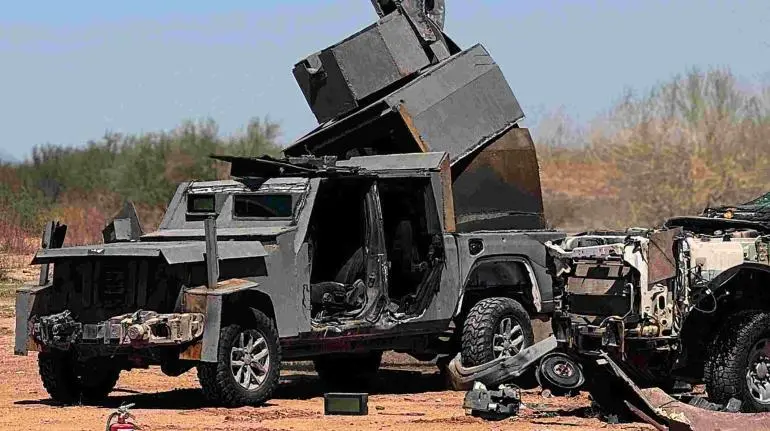 Narcos usan autos ‘monstruo’ para luchar en la frontera México-EU Narcos usan autos ‘monstruo’ para luchar en la frontera México-EU