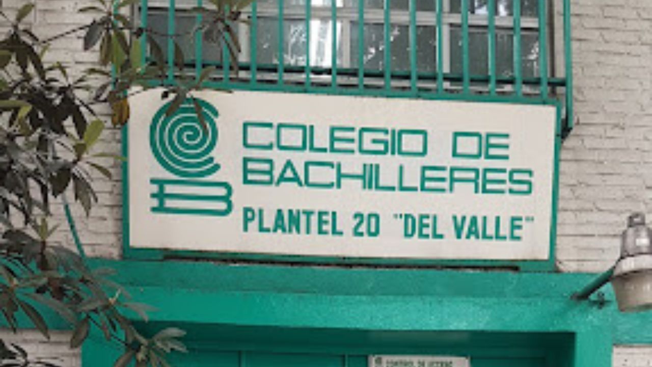Riña afuera del Bachilleres 20 deja un herido por arma de fuego Riña afuera del Bachilleres 20 deja un herido por arma de fuego
