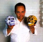 El chef Roberto Alcocer celebra el Día de Muertos con un menú Negro en Valle