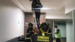 Corto circuito genera movilización de bomberos en un banco de Plaza Inn