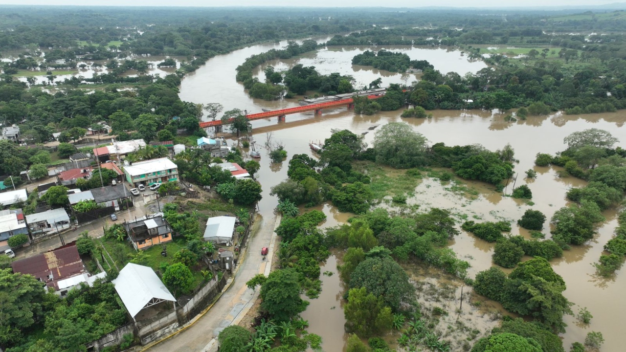 Se desborda río Coatzacoalcos e inunda 51 comunidades de Veracruz Se desborda río Coatzacoalcos e inunda 51 comunidades de Veracruz