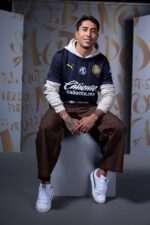 Puma y Chivas presentan su nuevo jersey alternativo