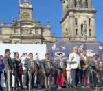 Al “Son de la negra” y el “Cielito Lindo”, mil 122 mariachis rompen récord guinness en el Zócalo capitalino