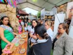 La Secretaria de Turismo Federal visita el Pabellón de Pueblos Mágicos en la FENAPO 2025