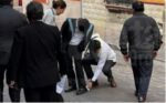 Aseo de sus “zapatitos”: ¿Accidente o símbolo de desconexión?