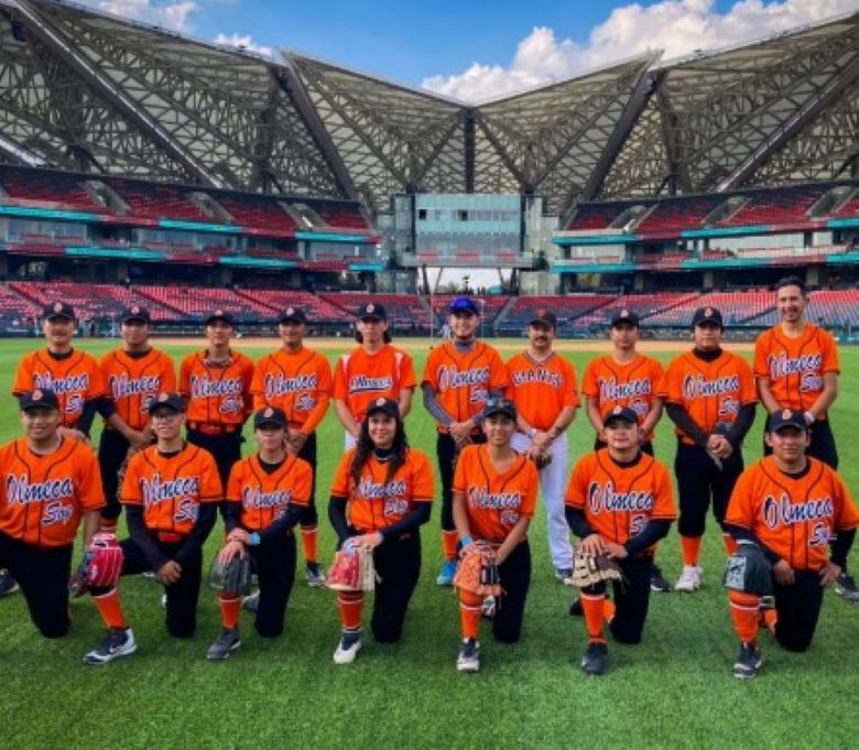 Equipo que lanza con fuerza y escucha con el corazón