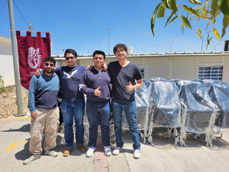 Apoya Patronato Corazón Guinda y Blanco a estudiantes del IPN; desde sillas, techos y nuevo domo del Planetario