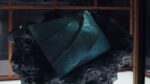 Presentan el primer bolso de lujo de cuero de T-Rex diseñado por Enfin Levé