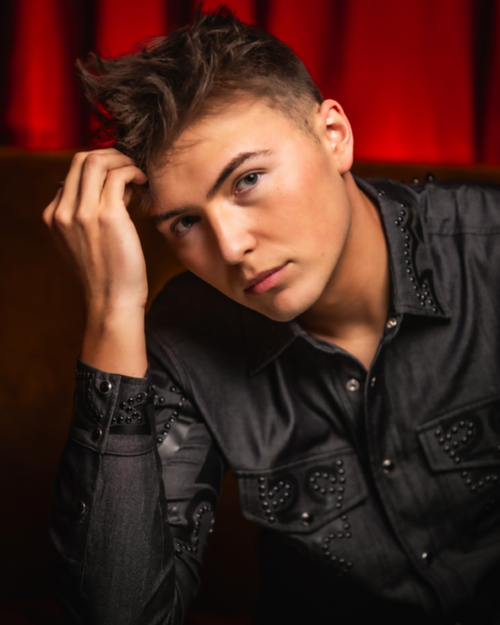 Santiago Shaheen presenta “Ya No Me Alcanza”, su debut oficial bajo Moon Tower Entertainment Santiago Shaheen presenta “Ya No Me Alcanza”, su debut oficial bajo Moon Tower Entertainment