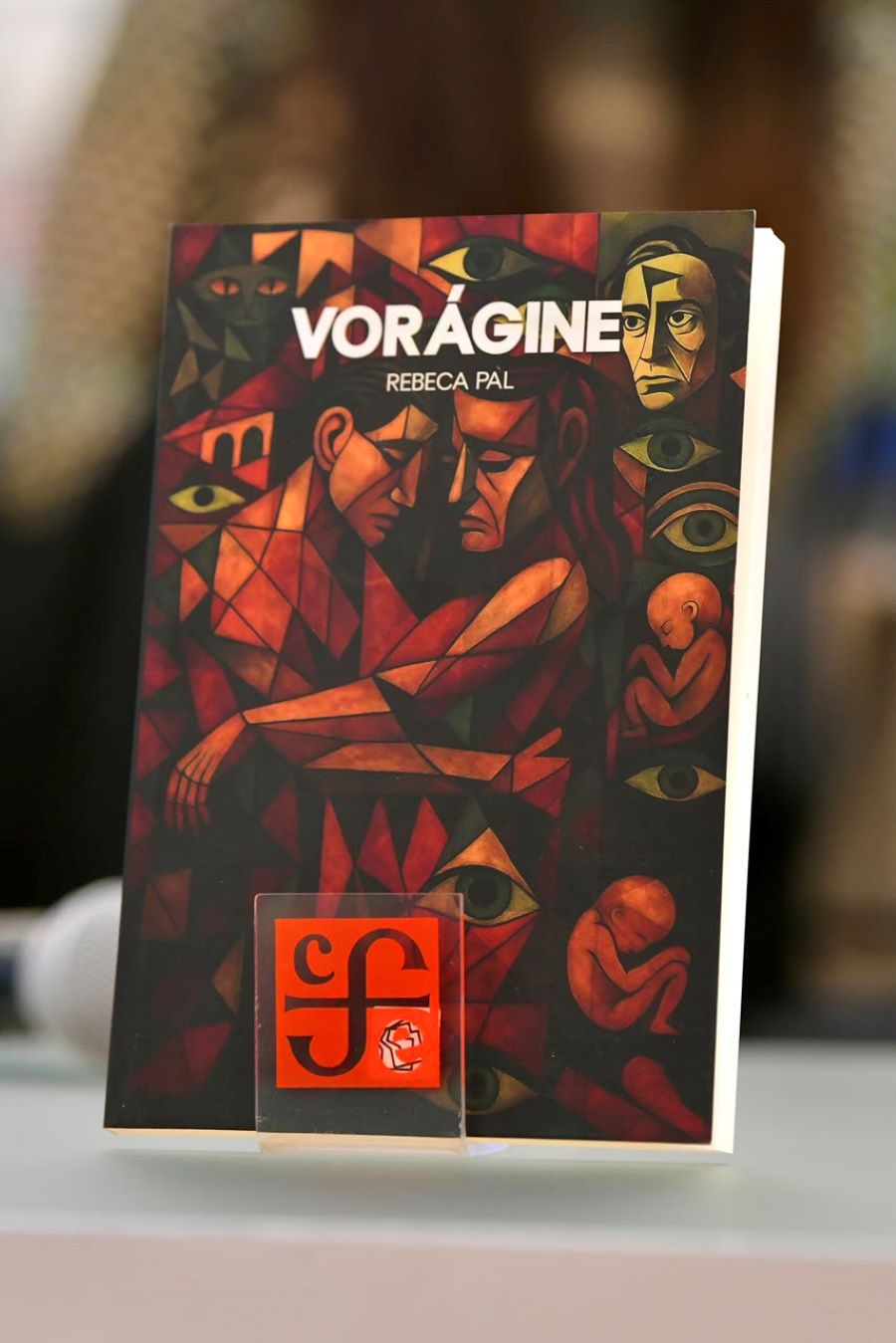 ” Vorágine”: El torbellino emocional en la narrativa de Rebeca Pal