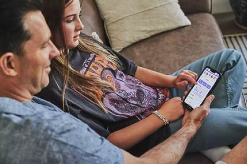 De los teléfonos públicos a la paz mental: La nueva era del “¿Ya llegaste? según Life360