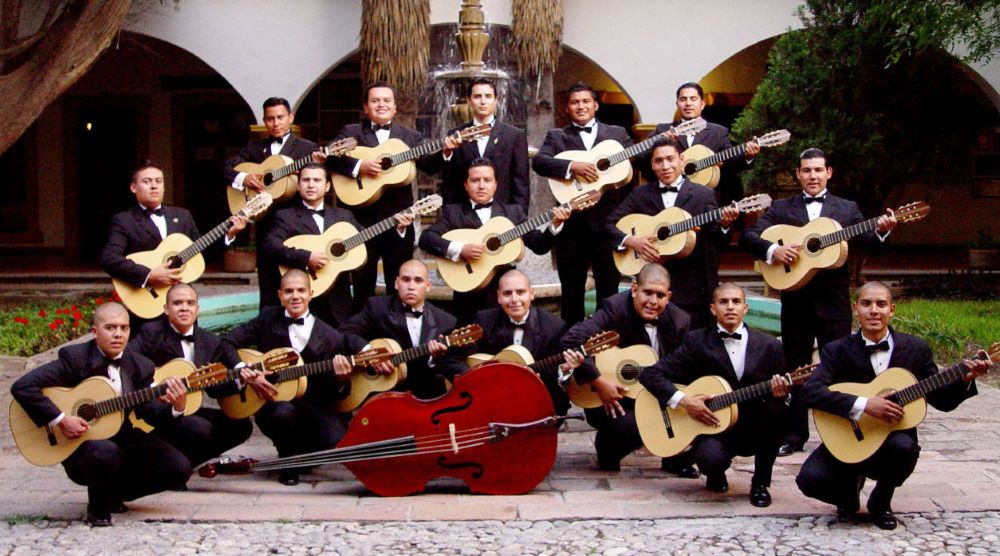 La Rondalla de Saltillo celebra a los abuelos en Neza en agosto