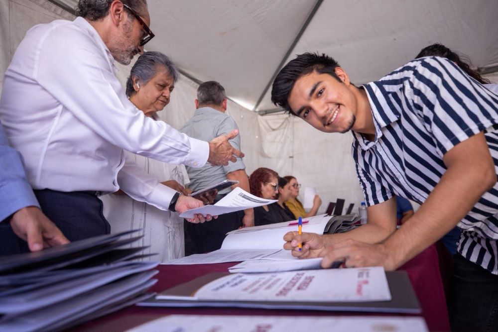 Infonavit entrega escrituras a propietarios de viviendas del Bienestar en Nuevo León Infonavit entrega escrituras a propietarios de viviendas del Bienestar en Nuevo León