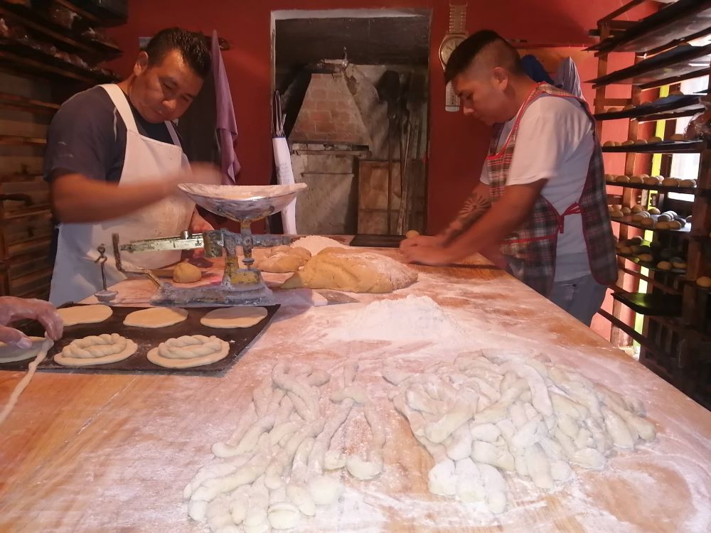 ¡Pan de muerto que no muere! ¡Pan de muerto que no muere!